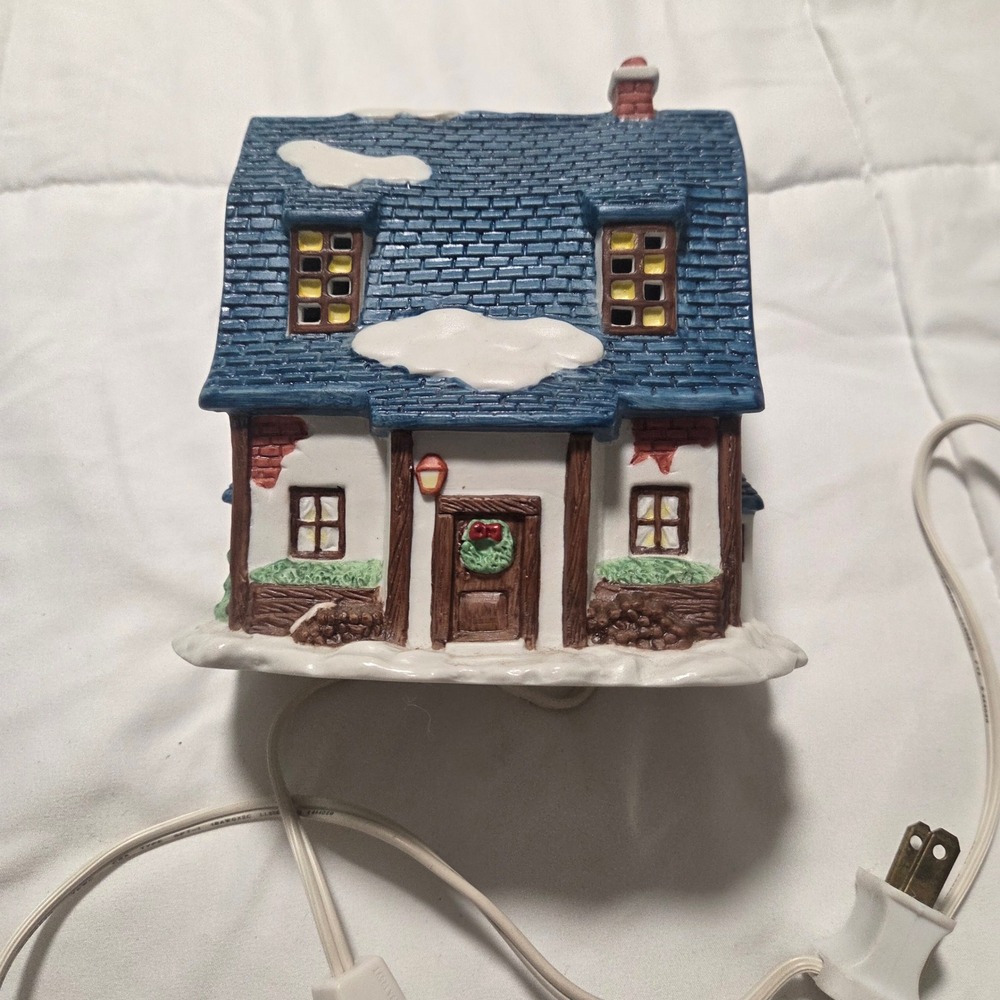 National Rennoc Christmas Collectable Lit Ceramic Village House Snowy Cottage